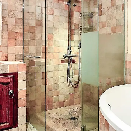 Lovely In Sur Anille *